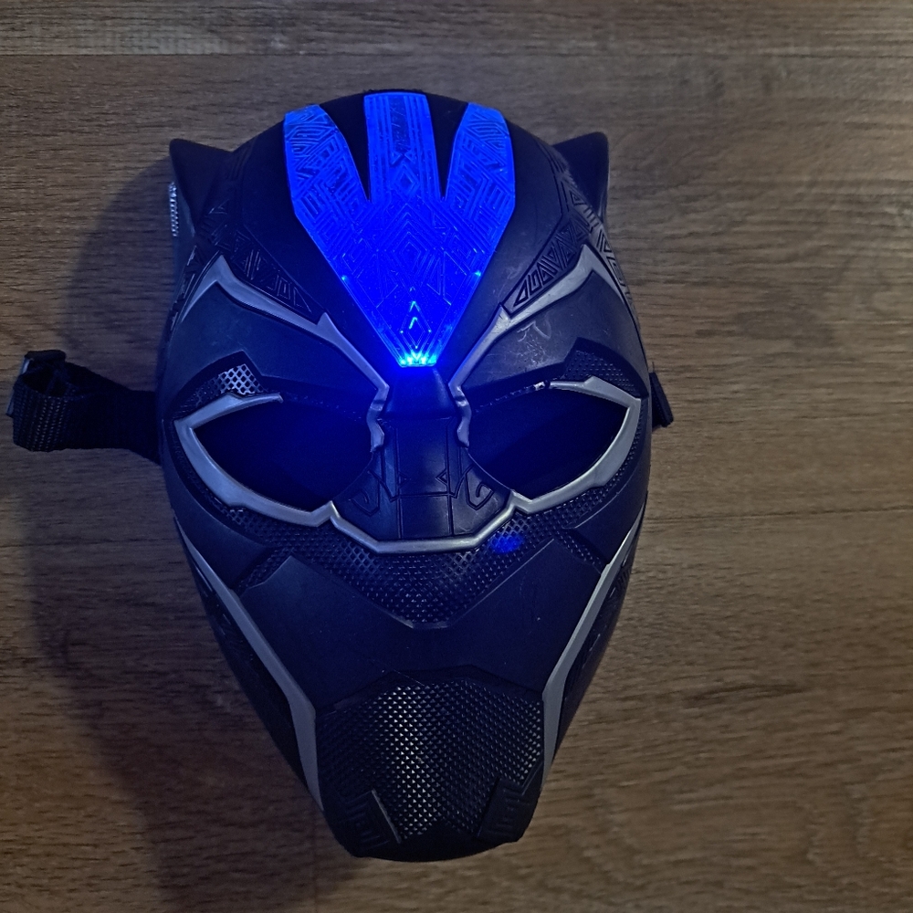 Marvel Black Panther Black Lights Blue LED Mask